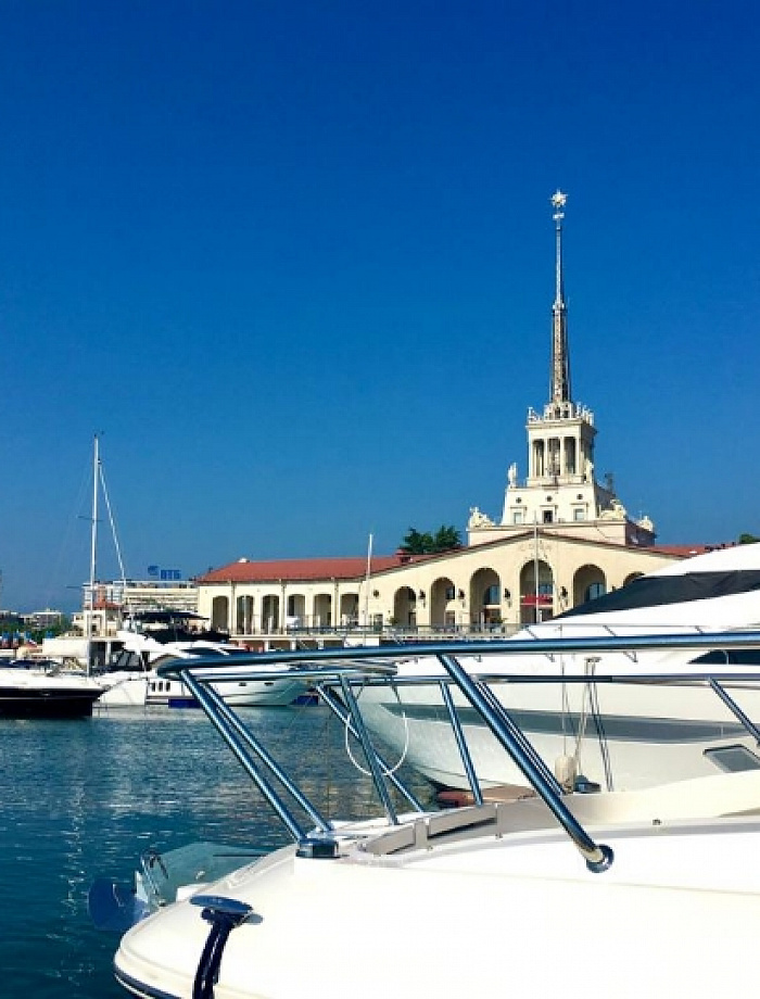 Между вокзалами Сочи