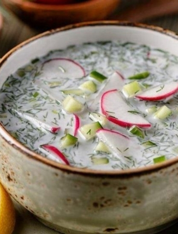 Готовим окрошку в кафе «Марьяж»