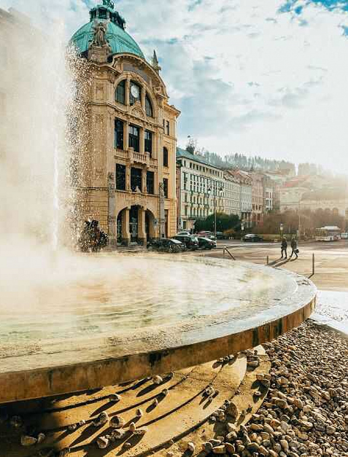 Город гейзера, его жители и гости